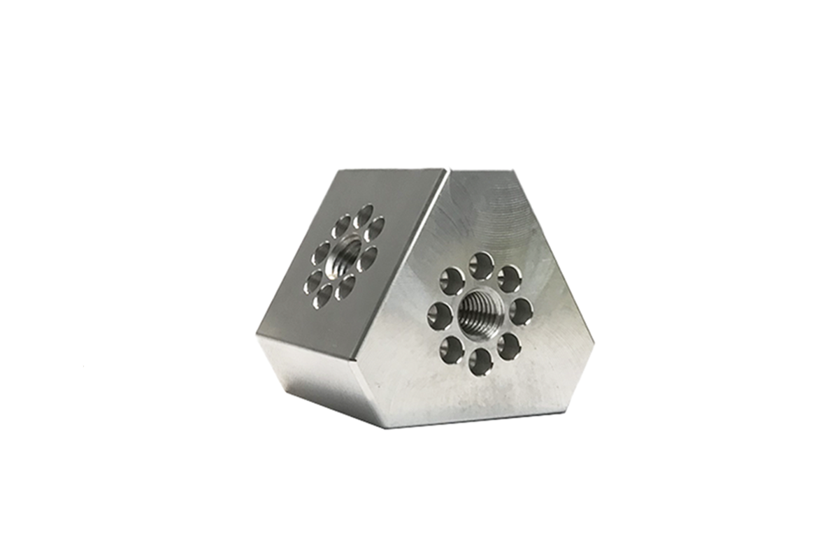 Multiconnection cube with 125°setting adjustability